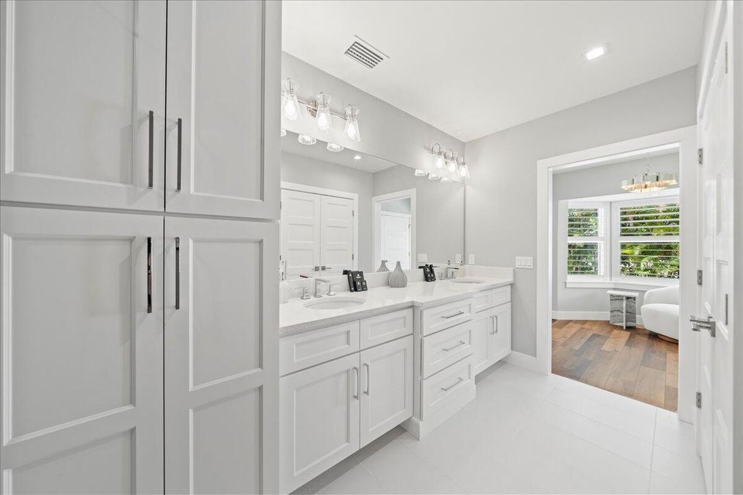 待售: $5,200,000 (8 贝兹, 6 浴室, 5452 平方英尺)