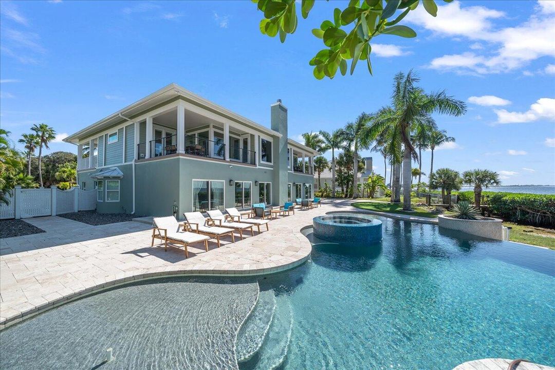 待售: $5,200,000 (8 贝兹, 6 浴室, 5452 平方英尺)