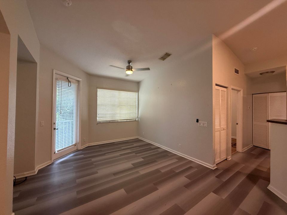 Под контрактом: $2,000 (2 спален, 2 ванн, 1022 Квадратных фут)