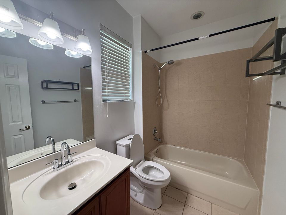 Под контрактом: $2,000 (2 спален, 2 ванн, 1022 Квадратных фут)