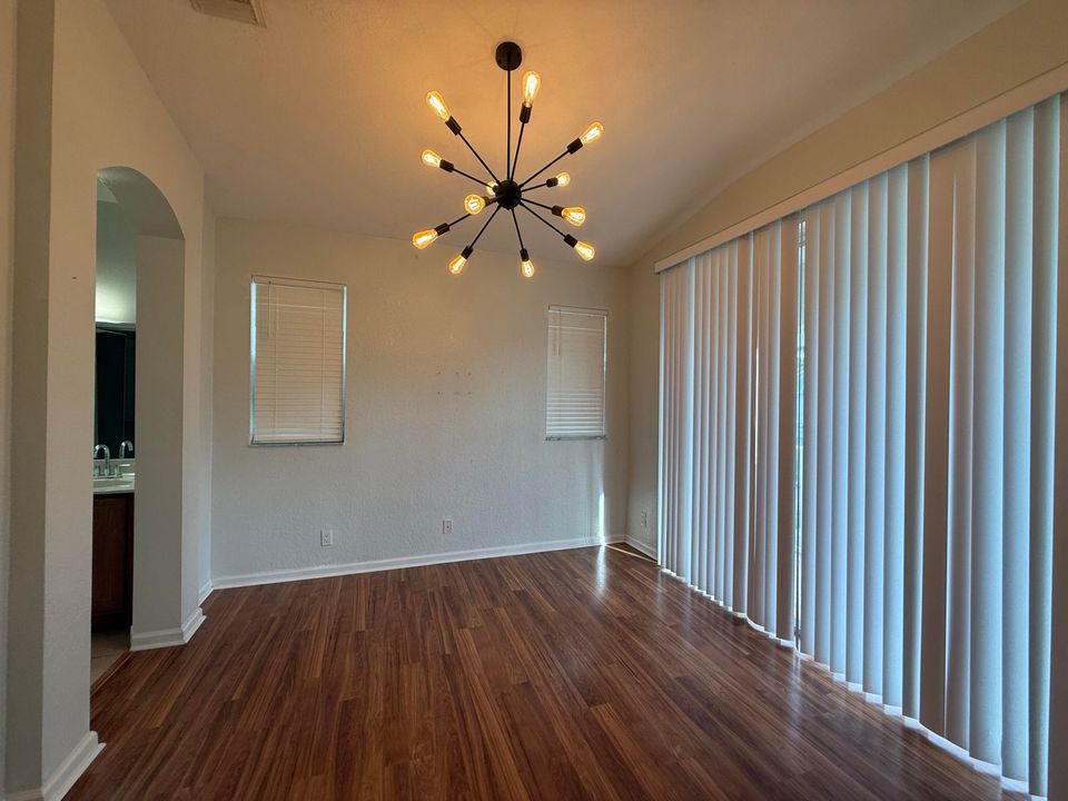 Под контрактом: $2,000 (2 спален, 2 ванн, 1022 Квадратных фут)