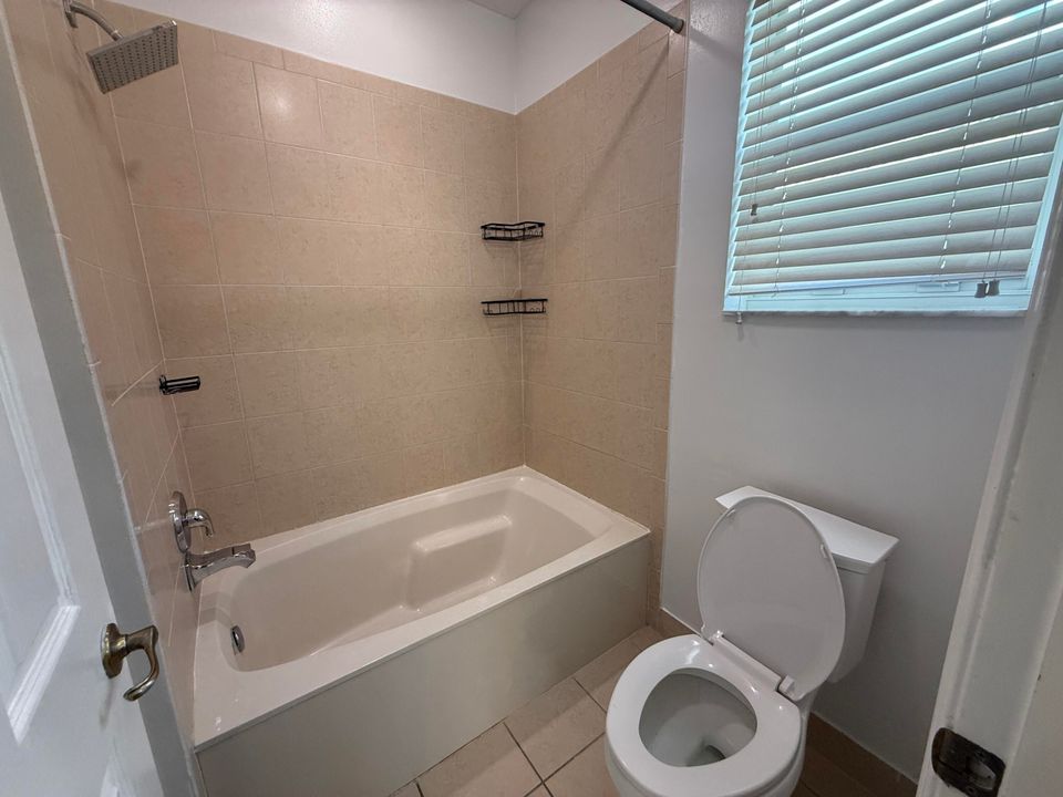 Под контрактом: $2,000 (2 спален, 2 ванн, 1022 Квадратных фут)