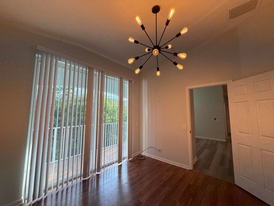 Под контрактом: $2,000 (2 спален, 2 ванн, 1022 Квадратных фут)