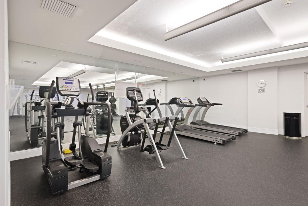 En Venta: $670,000 (3 camas, 3 baños, 2033 Pies cuadrados)