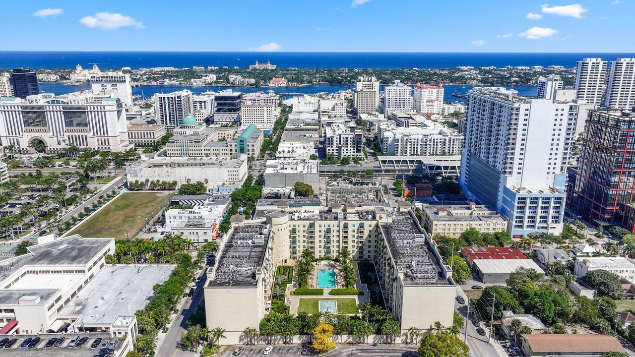 En Venta: $670,000 (3 camas, 3 baños, 2033 Pies cuadrados)