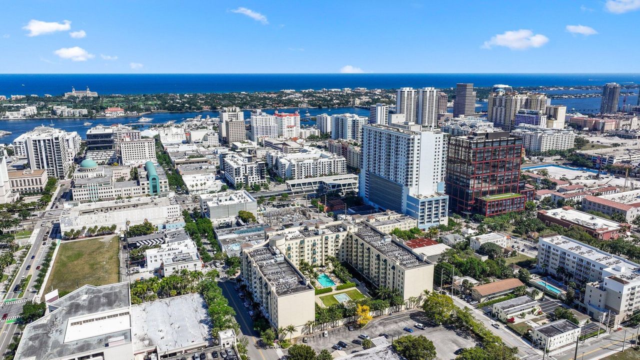 En Venta: $670,000 (3 camas, 3 baños, 2033 Pies cuadrados)