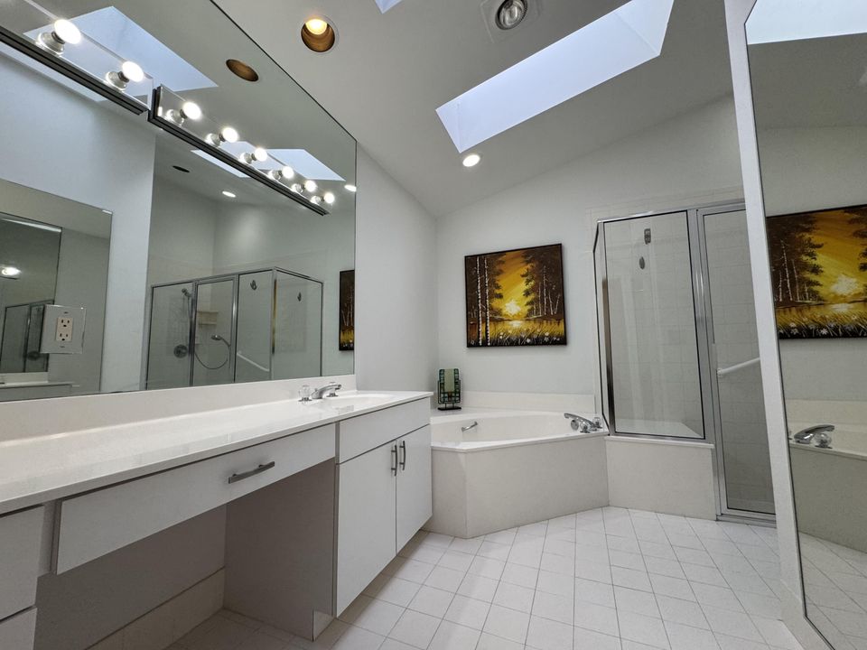 En Venta: $579,900 (3 camas, 3 baños, 2411 Pies cuadrados)