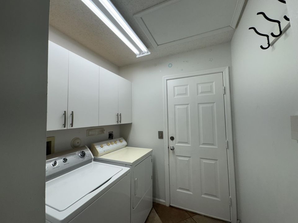 En Venta: $579,900 (3 camas, 3 baños, 2411 Pies cuadrados)