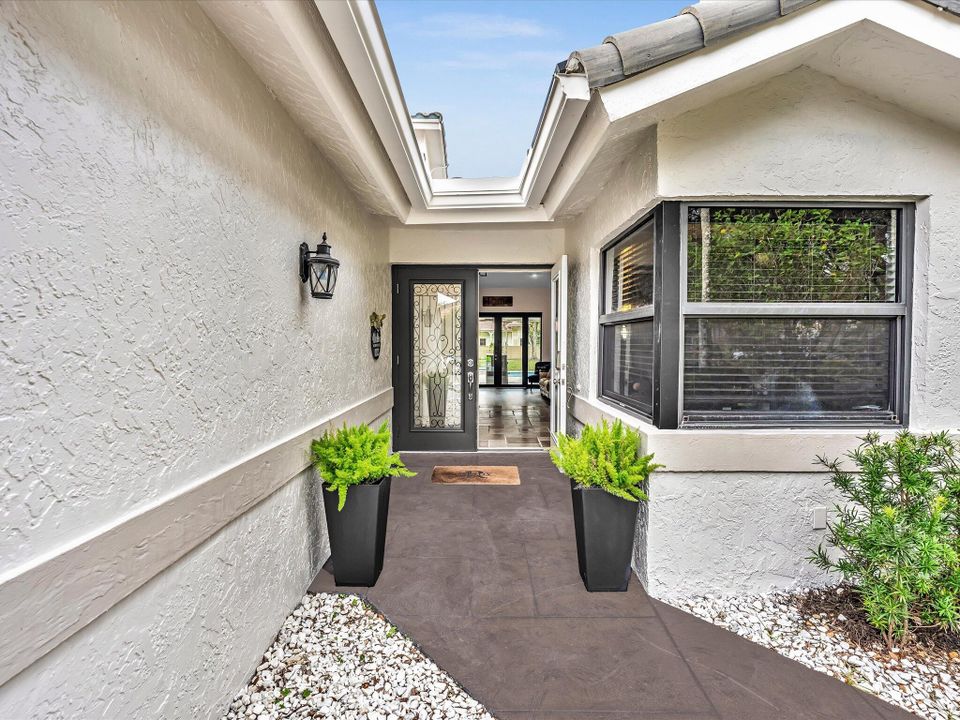 Activo con contrato: $799,000 (4 camas, 2 baños, 2743 Pies cuadrados)