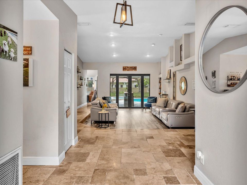 Activo con contrato: $799,000 (4 camas, 2 baños, 2743 Pies cuadrados)