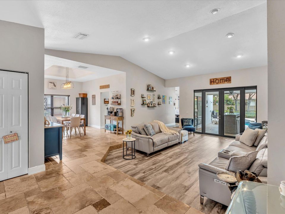 Activo con contrato: $799,000 (4 camas, 2 baños, 2743 Pies cuadrados)