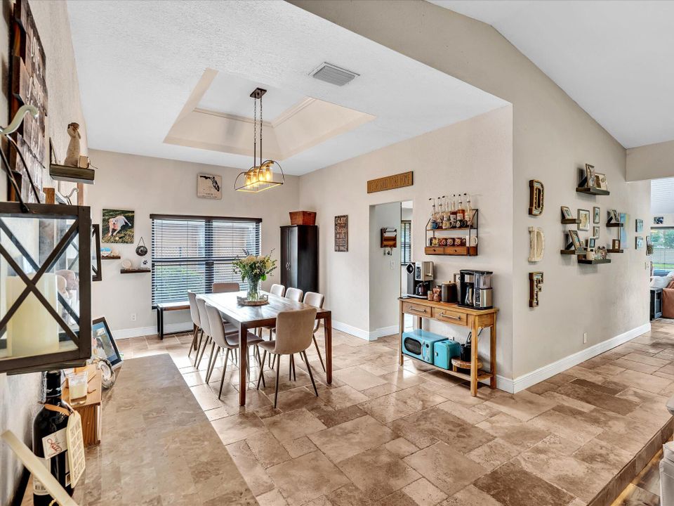 Activo con contrato: $799,000 (4 camas, 2 baños, 2743 Pies cuadrados)