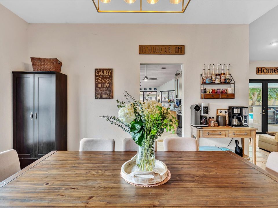 Activo con contrato: $799,000 (4 camas, 2 baños, 2743 Pies cuadrados)