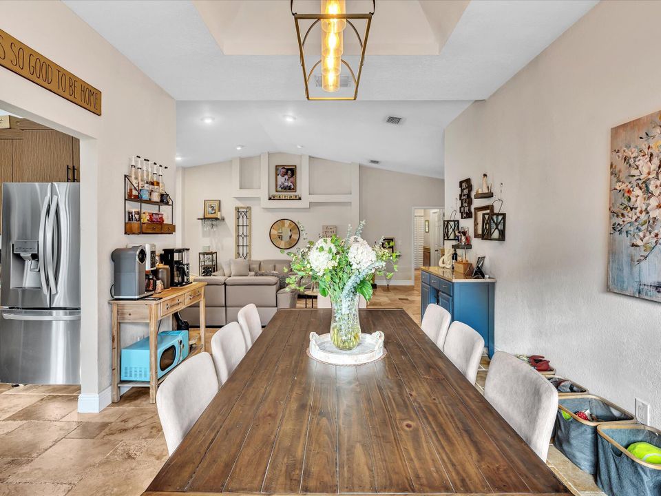 Activo con contrato: $799,000 (4 camas, 2 baños, 2743 Pies cuadrados)