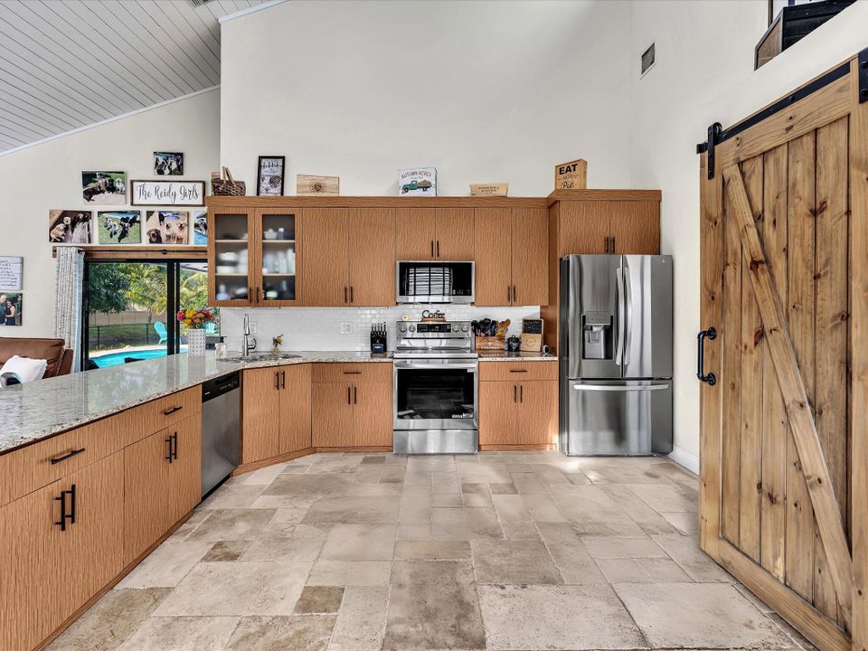 Activo con contrato: $799,000 (4 camas, 2 baños, 2743 Pies cuadrados)