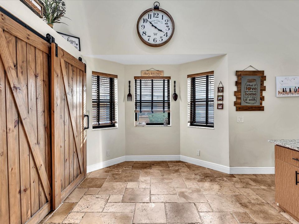 Activo con contrato: $799,000 (4 camas, 2 baños, 2743 Pies cuadrados)