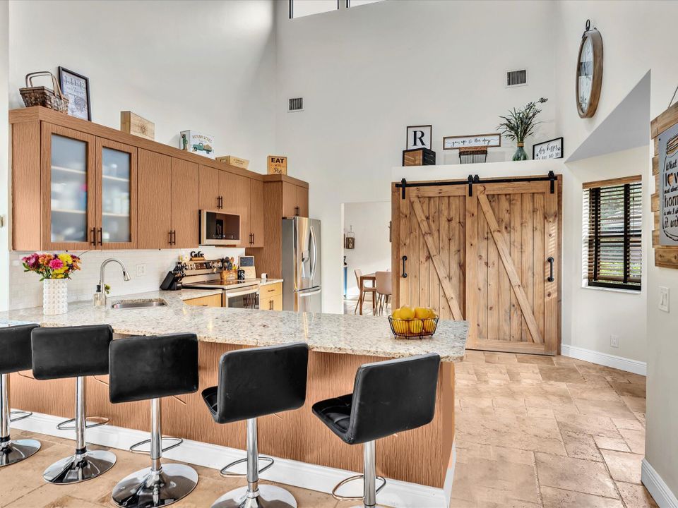 Activo con contrato: $799,000 (4 camas, 2 baños, 2743 Pies cuadrados)