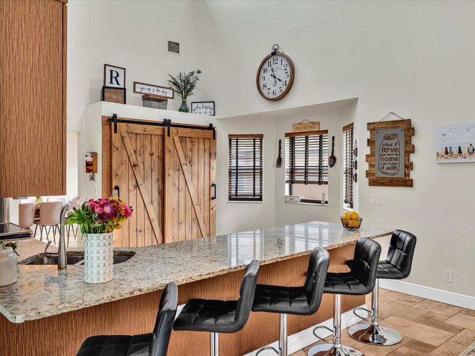 Activo con contrato: $799,000 (4 camas, 2 baños, 2743 Pies cuadrados)