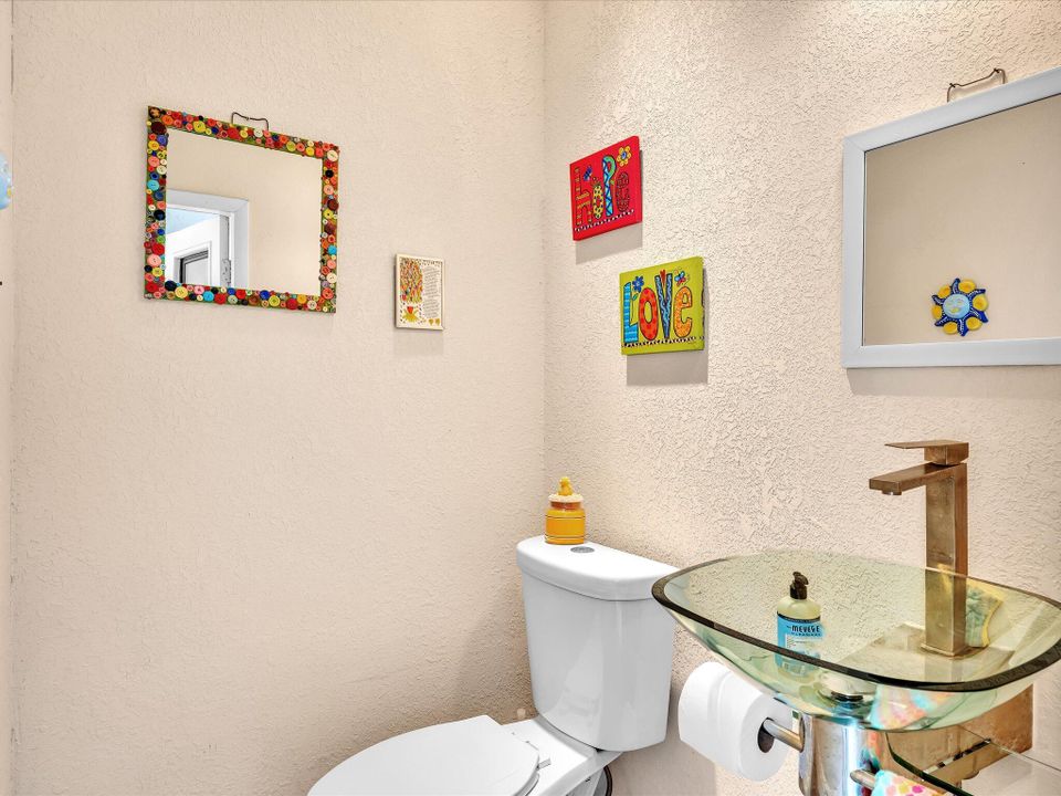 Activo con contrato: $799,000 (4 camas, 2 baños, 2743 Pies cuadrados)