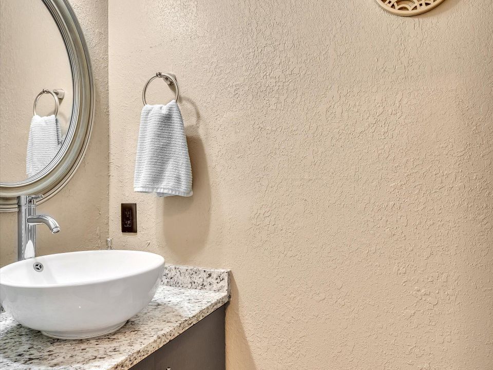 Activo con contrato: $799,000 (4 camas, 2 baños, 2743 Pies cuadrados)