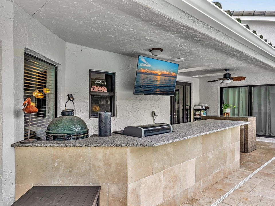 Activo con contrato: $799,000 (4 camas, 2 baños, 2743 Pies cuadrados)