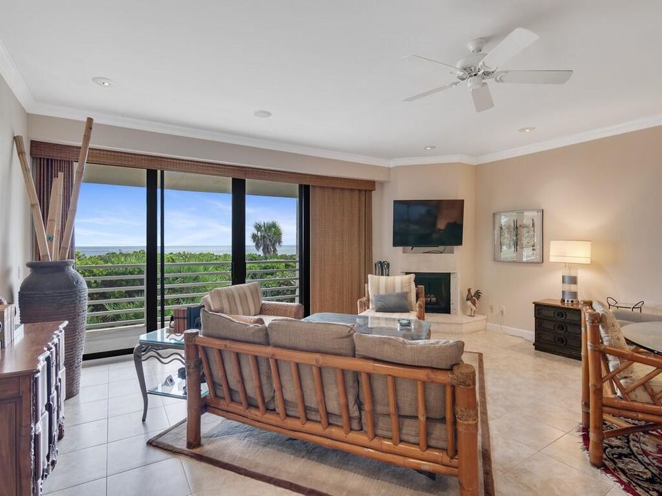 For Sale: $887,500 (2 beds, 2 baths, 1632 Square Feet)