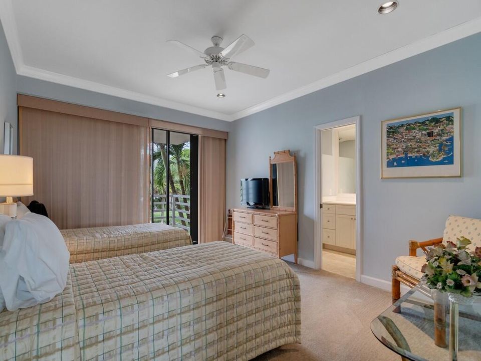 For Sale: $887,500 (2 beds, 2 baths, 1632 Square Feet)