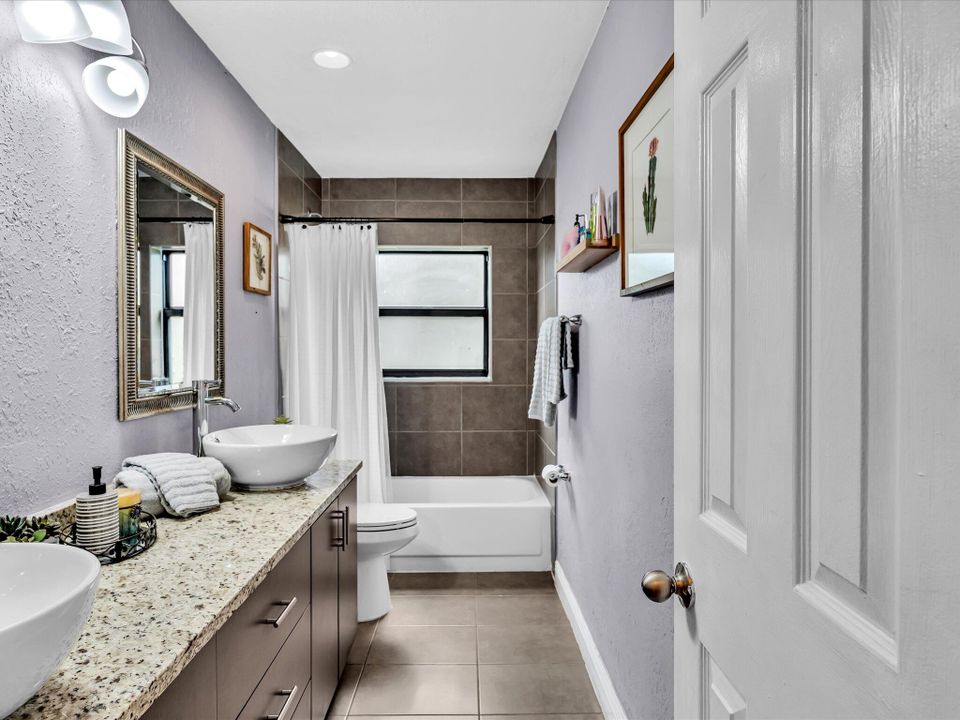 Activo con contrato: $799,000 (4 camas, 2 baños, 2743 Pies cuadrados)