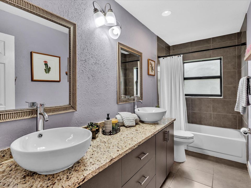 Activo con contrato: $799,000 (4 camas, 2 baños, 2743 Pies cuadrados)