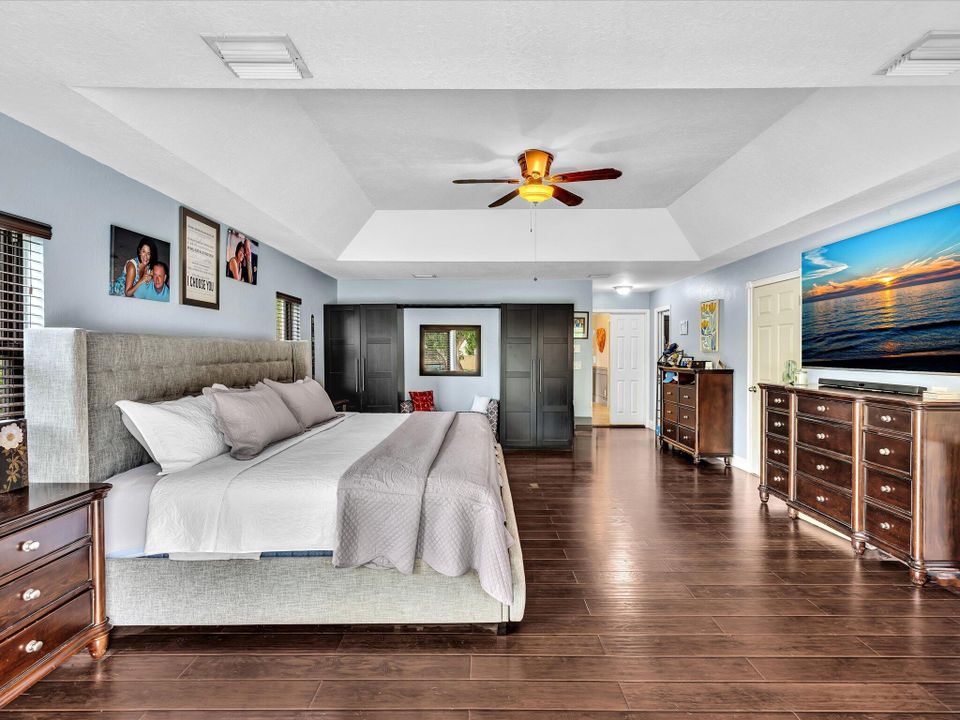 Activo con contrato: $799,000 (4 camas, 2 baños, 2743 Pies cuadrados)