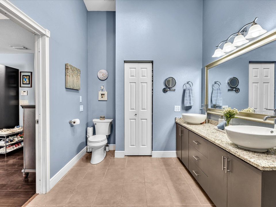 Activo con contrato: $799,000 (4 camas, 2 baños, 2743 Pies cuadrados)