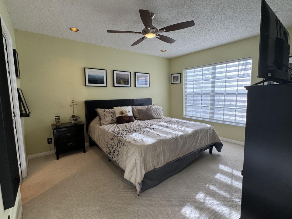 En Venta: $579,900 (3 camas, 3 baños, 2411 Pies cuadrados)