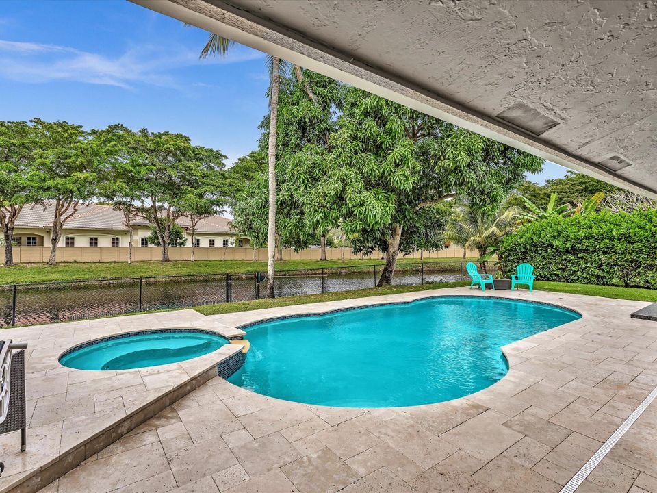 Activo con contrato: $799,000 (4 camas, 2 baños, 2743 Pies cuadrados)