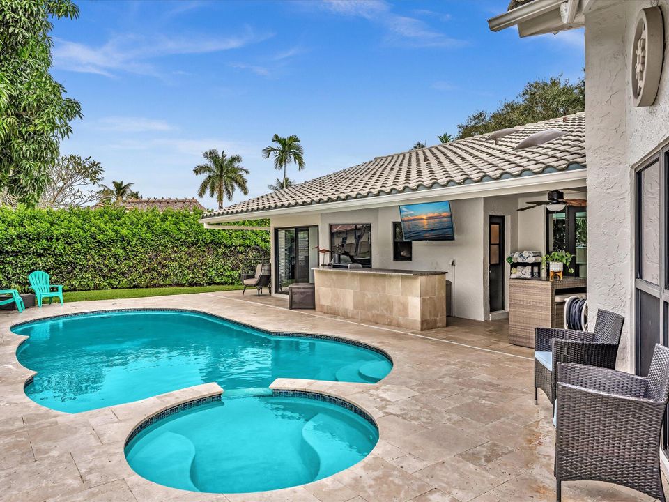 Activo con contrato: $799,000 (4 camas, 2 baños, 2743 Pies cuadrados)