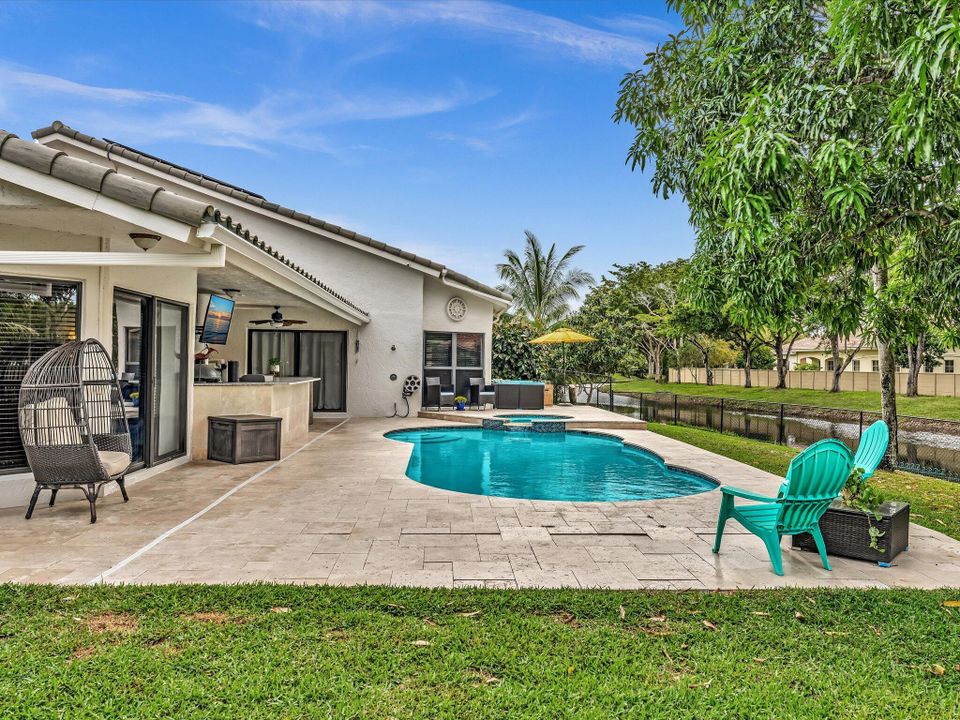 Activo con contrato: $799,000 (4 camas, 2 baños, 2743 Pies cuadrados)