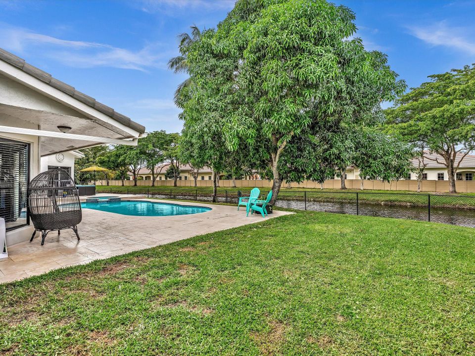 Activo con contrato: $799,000 (4 camas, 2 baños, 2743 Pies cuadrados)