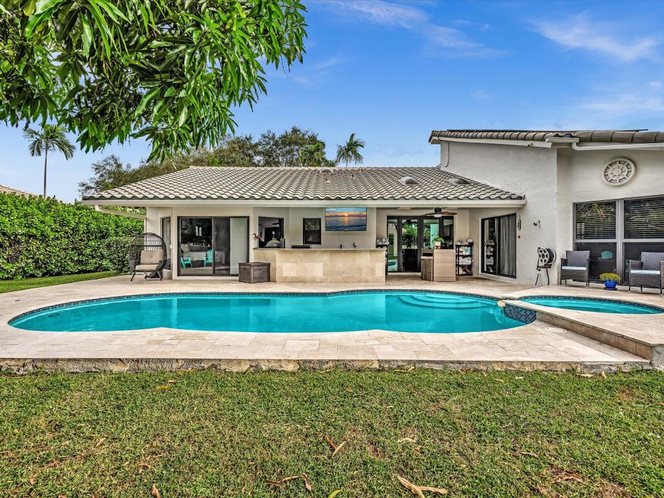 Activo con contrato: $799,000 (4 camas, 2 baños, 2743 Pies cuadrados)