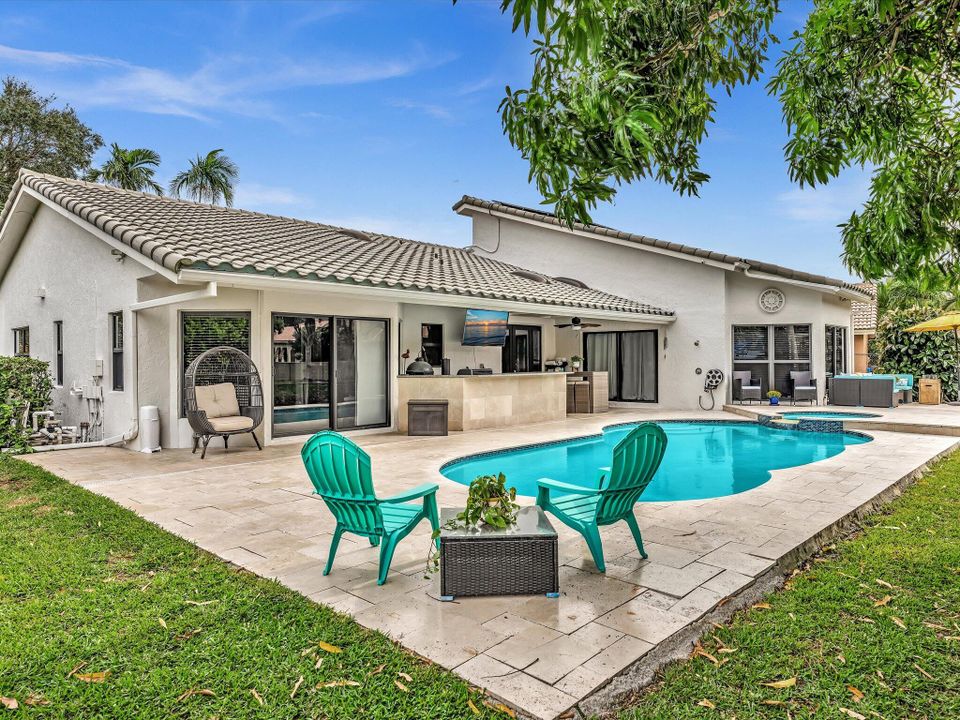 Activo con contrato: $799,000 (4 camas, 2 baños, 2743 Pies cuadrados)