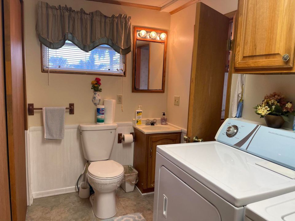 For Sale: $110,000 (1 beds, 2 baths, 635 Square Feet)