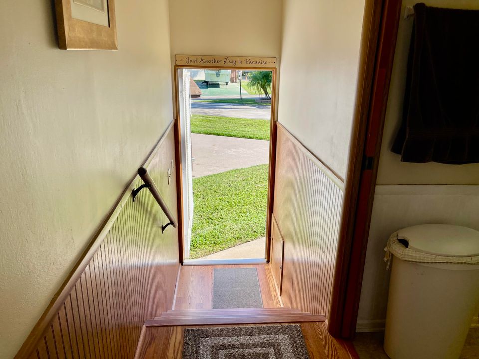 For Sale: $110,000 (1 beds, 2 baths, 635 Square Feet)