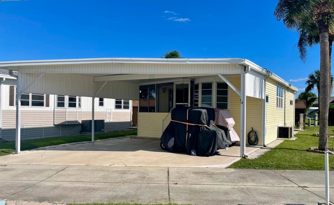 For Sale: $110,000 (1 beds, 2 baths, 635 Square Feet)