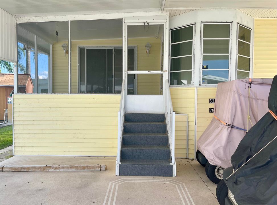 For Sale: $110,000 (1 beds, 2 baths, 635 Square Feet)