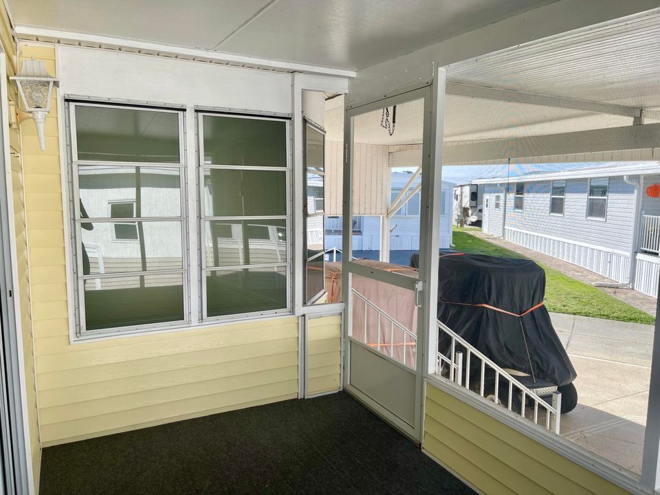 For Sale: $110,000 (1 beds, 2 baths, 635 Square Feet)