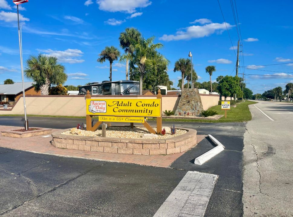 For Sale: $110,000 (1 beds, 2 baths, 635 Square Feet)