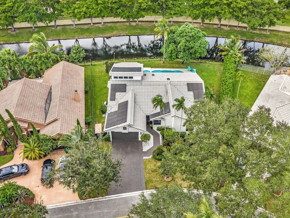 Activo con contrato: $799,000 (4 camas, 2 baños, 2743 Pies cuadrados)