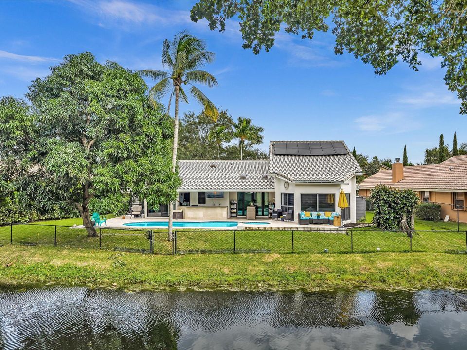 Activo con contrato: $799,000 (4 camas, 2 baños, 2743 Pies cuadrados)