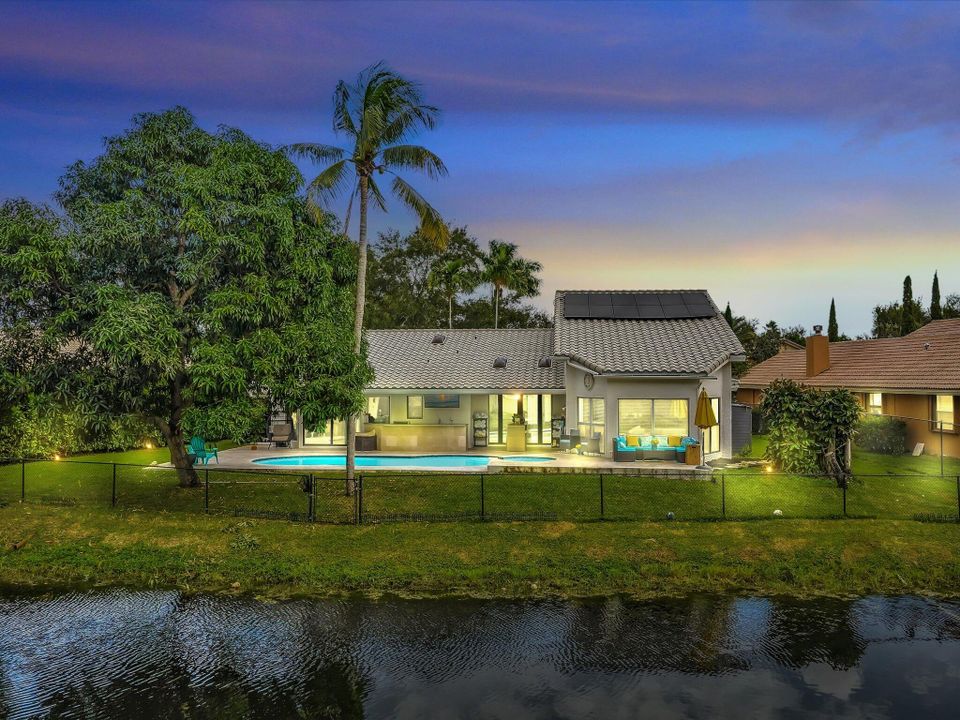 Activo con contrato: $799,000 (4 camas, 2 baños, 2743 Pies cuadrados)