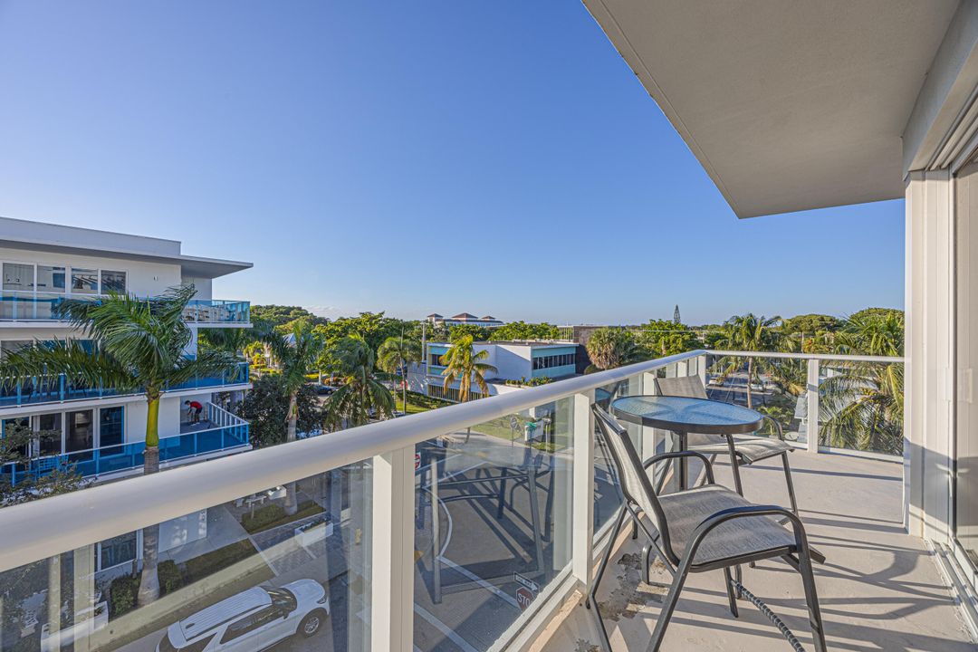 Active With Contract: $3,500 (2 beds, 2 baths, 1683 Square Feet)