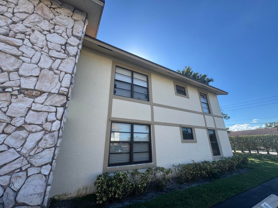 На продажу: $220,000 (2 спален, 2 ванн, 887 Квадратных фут)