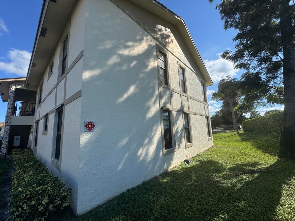 На продажу: $220,000 (2 спален, 2 ванн, 887 Квадратных фут)